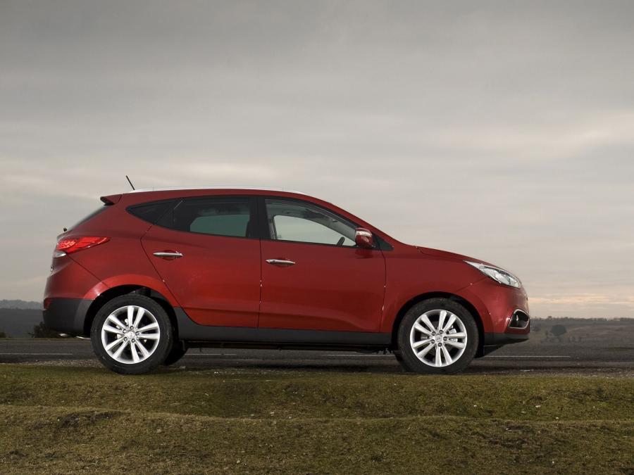  Hyundai ix35 2010 года  (UK) (фото 11 из 22)